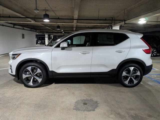New 2025 Volvo XC40 B5 Core w/ Protection Package Premier AWD/4WD image 6