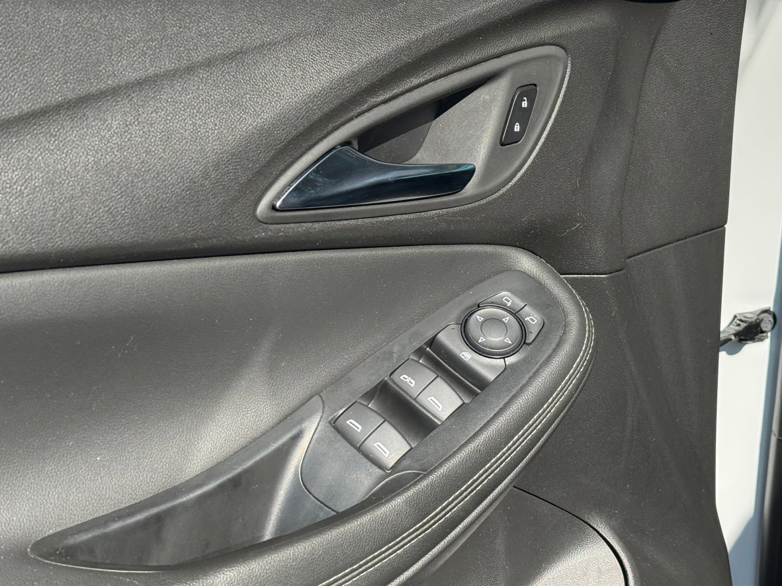 Used 2024 Buick Encore GX Sport Touring w/ Comfort Package image 11