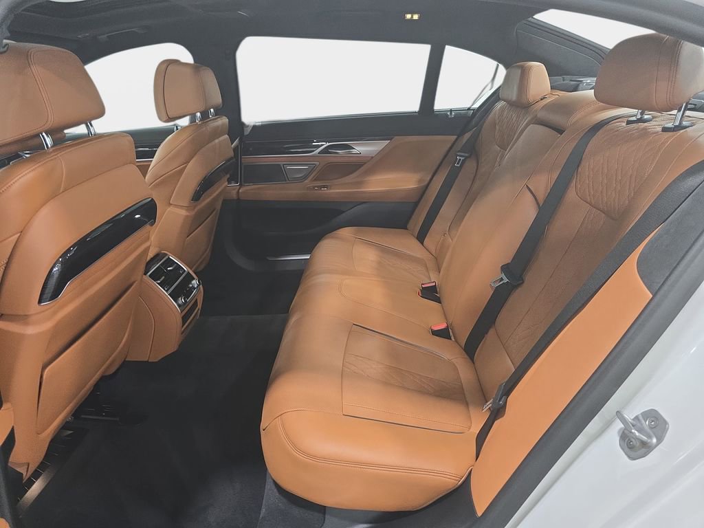 Used 2021 BMW 740i w/ M Sport Package RWD image 12