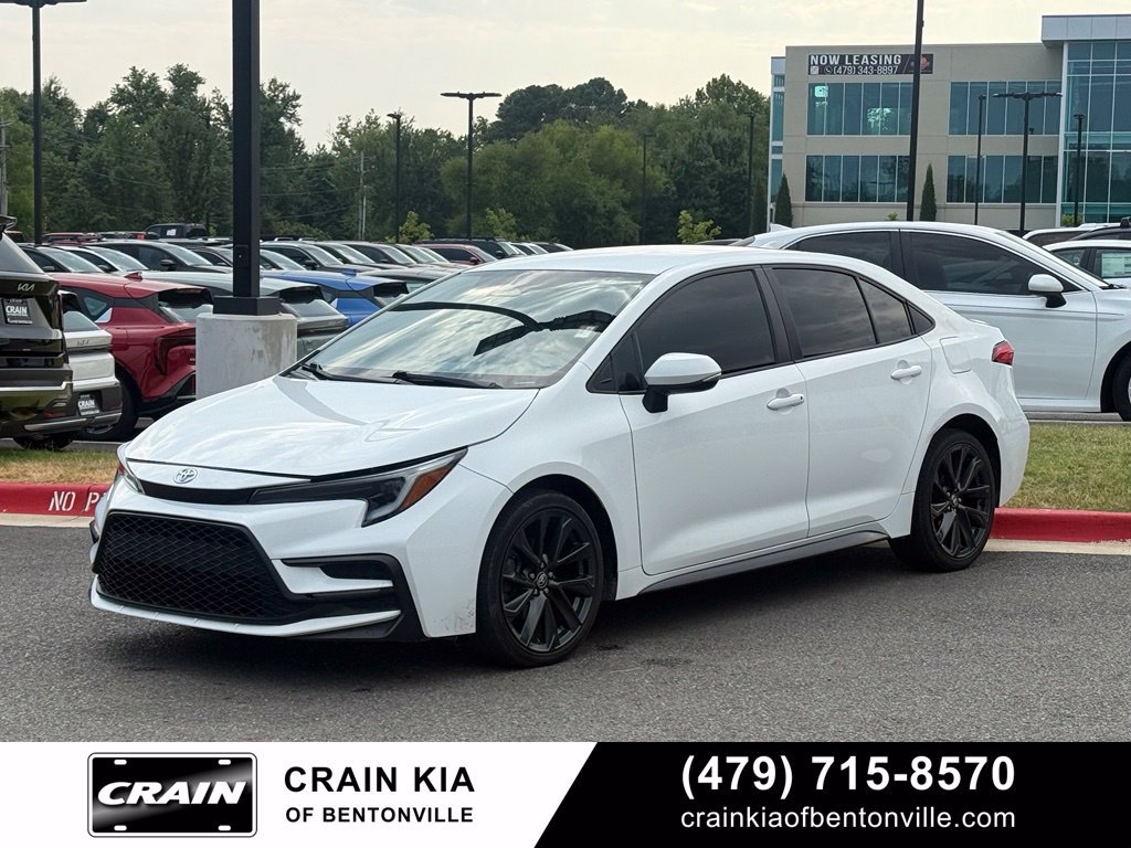 Used 2023 Toyota Corolla SE FWD image 3