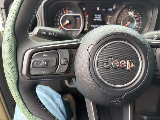 Used 2025 Jeep Gladiator Mojave w/ Convenience Group image 17