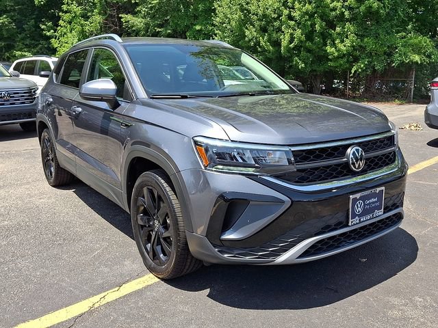 Certified 2022 Volkswagen Taos SE AWD/4WD image 2