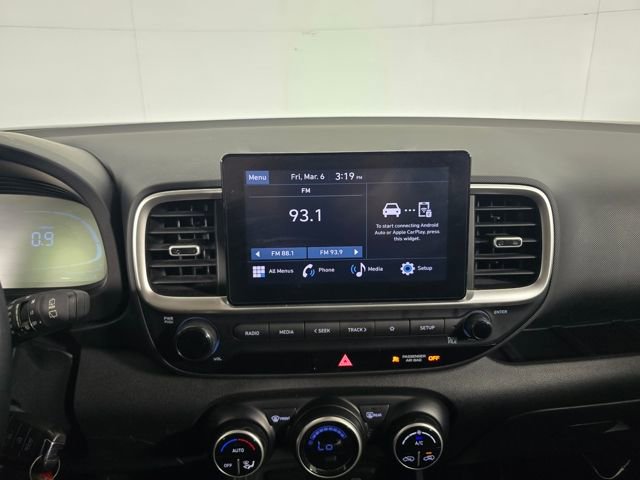Used 2023 Hyundai Venue SEL image 12