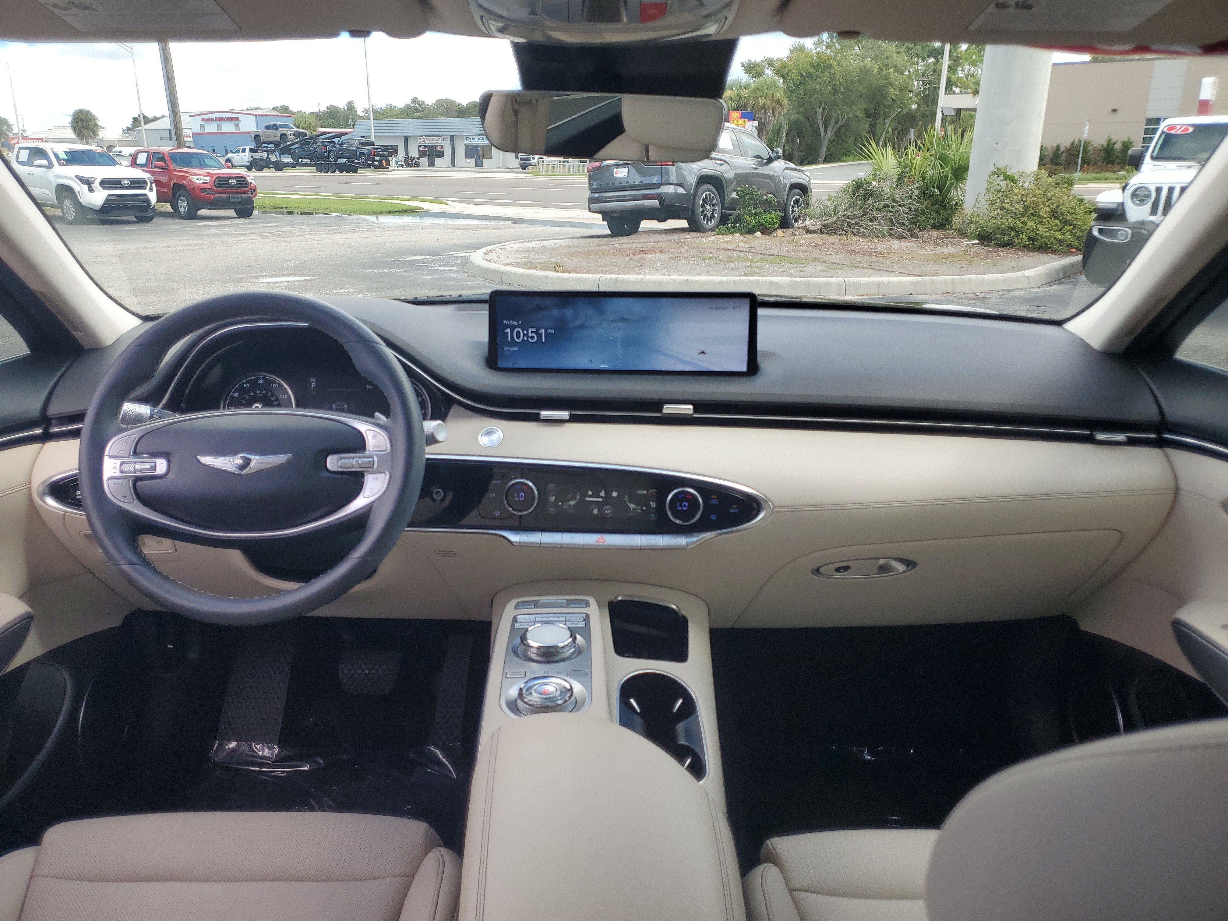 Used 2023 Genesis GV70 2.5T w/ Select Package AWD/4WD image 17