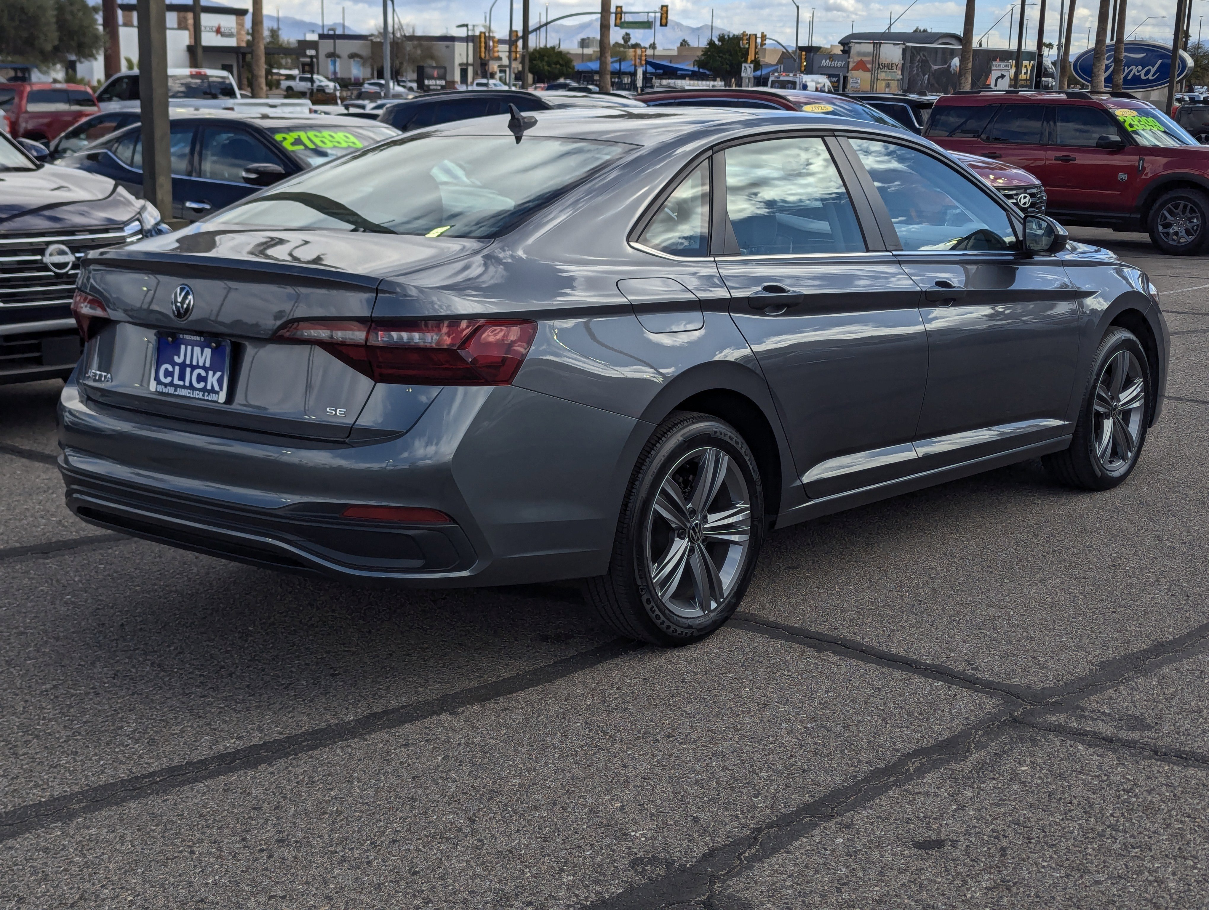 Used 2024 Volkswagen Jetta SE image 2