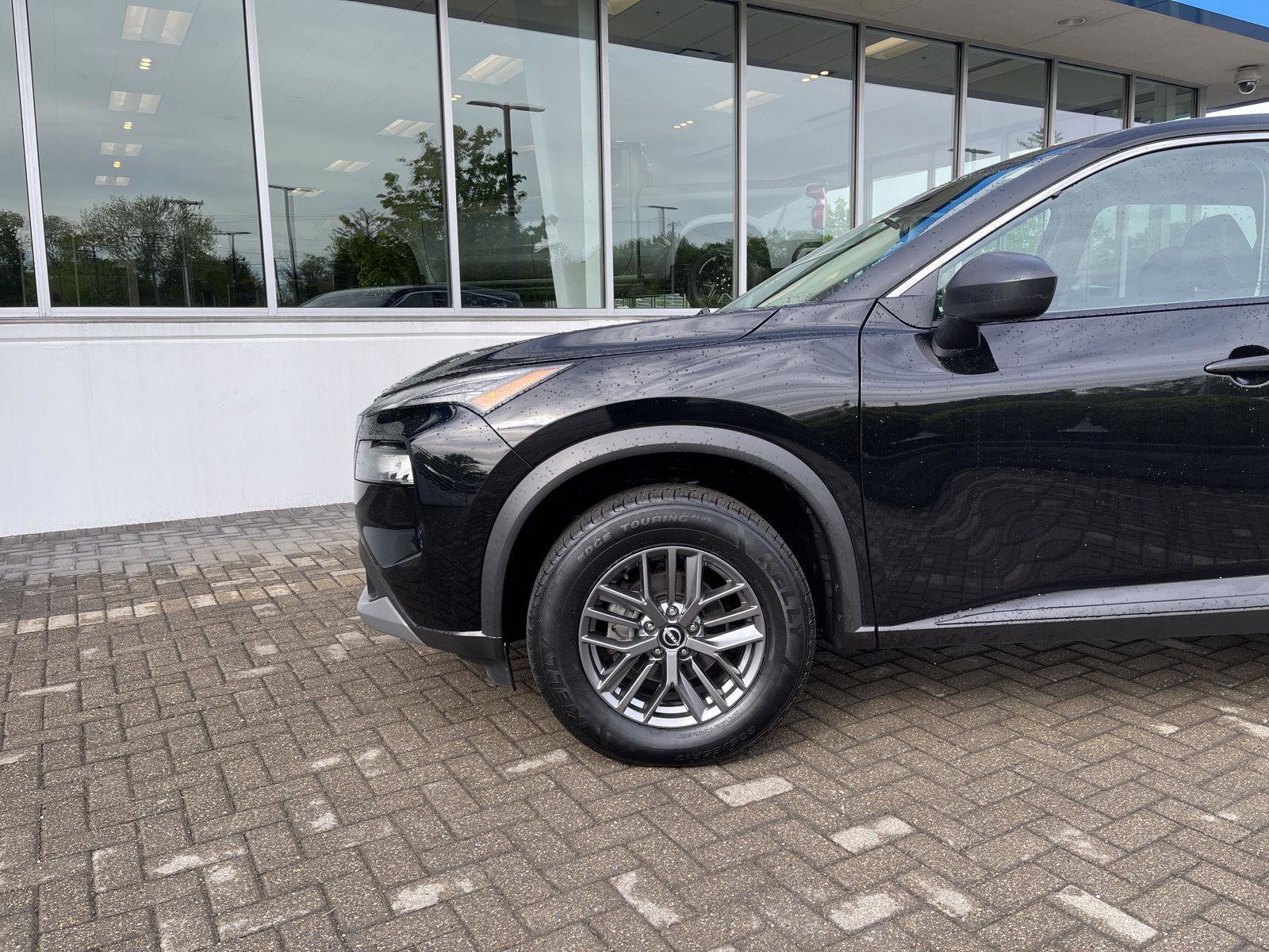 Used 2023 Nissan Rogue S AWD/4WD image 9