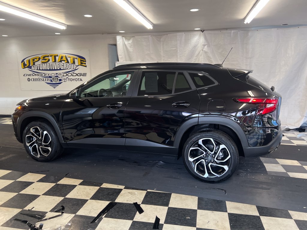 Used 2024 Chevrolet Trax RS w/ Driver Confidence Package FWD image 8
