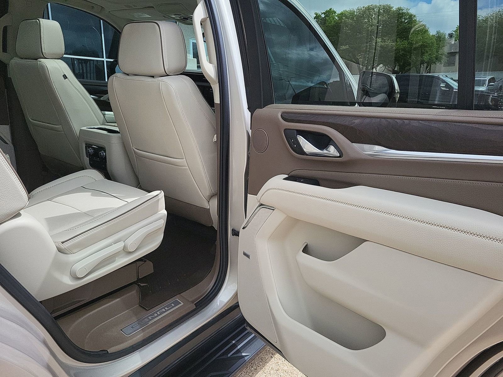 Certified 2024 GMC Yukon Denali image 28