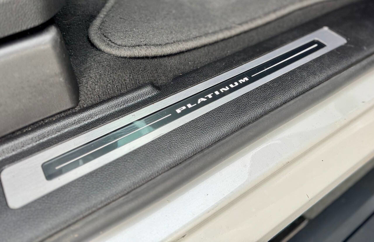Used 2018 Cadillac Escalade Platinum image 23