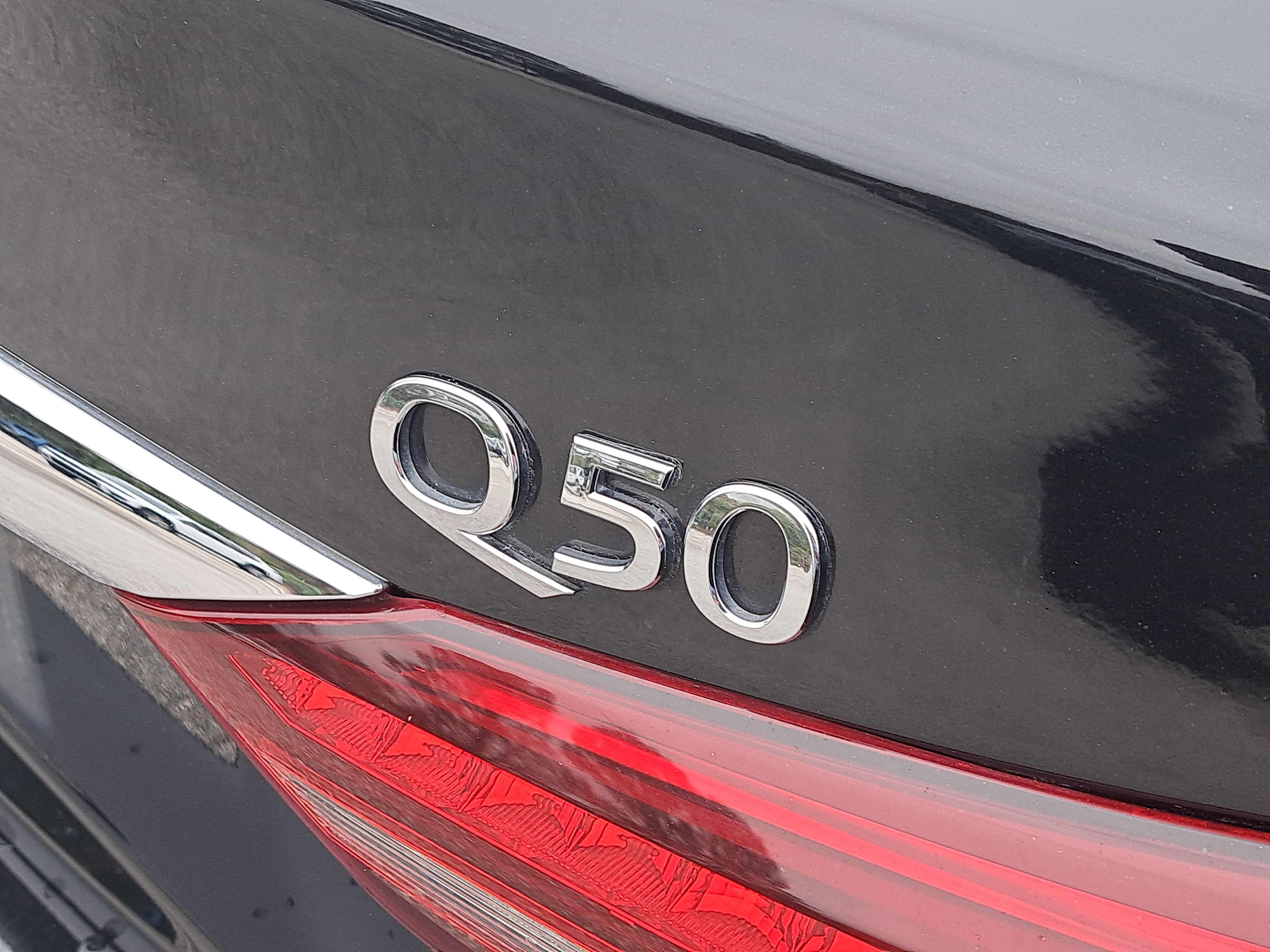 Used 2018 INFINITI Q50 Luxe w/ Essential Package (3.0T Luxe) image 8