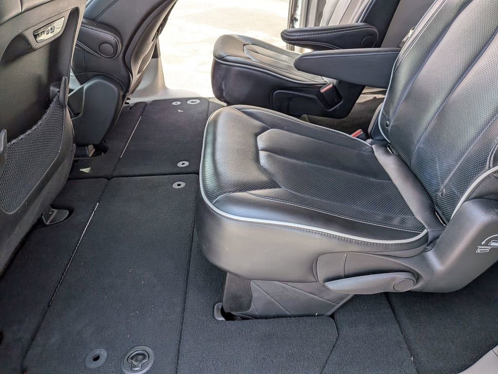 Used 2024 Chrysler Pacifica Limited image 25