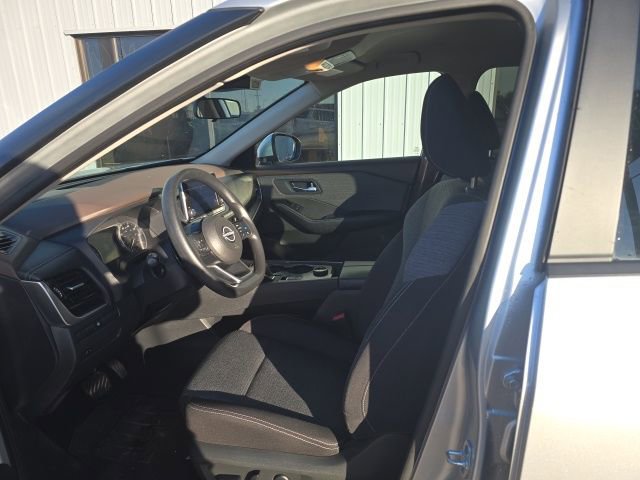 Used 2022 Nissan Rogue SV image 12