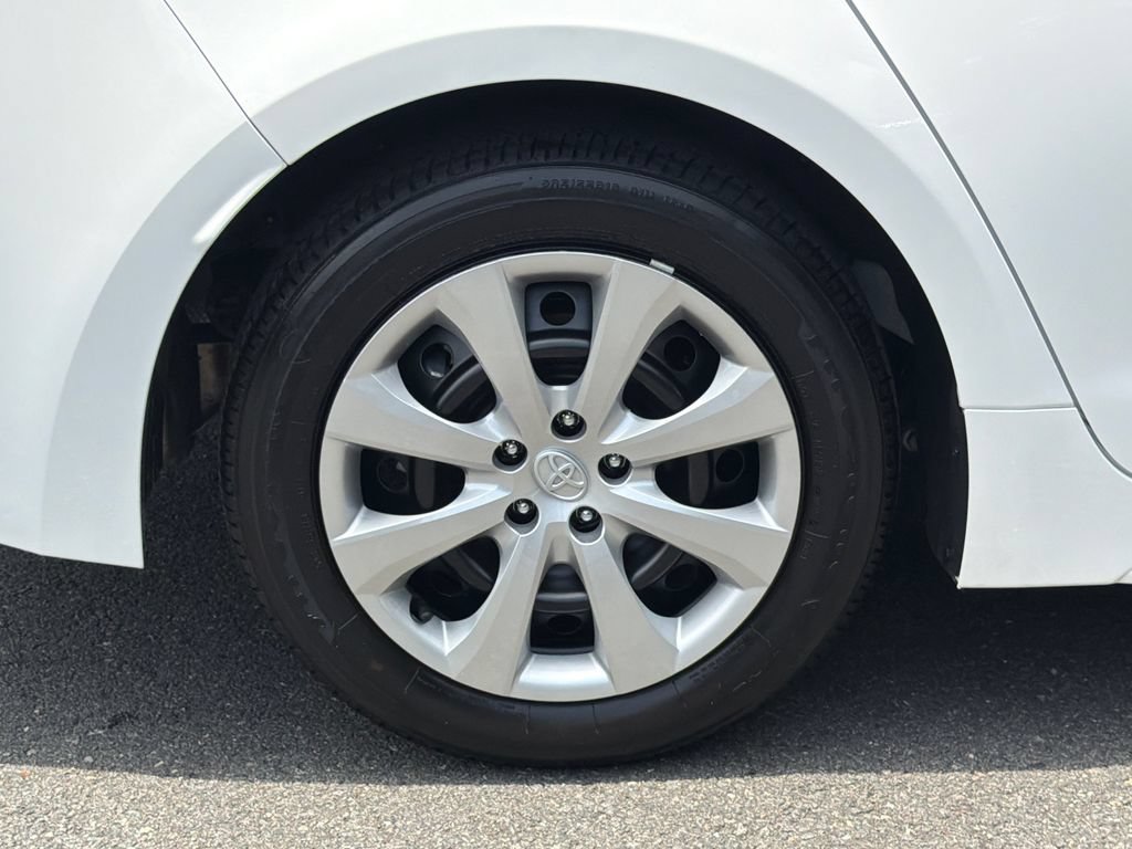 Used 2025 Toyota Corolla LE FWD image 7