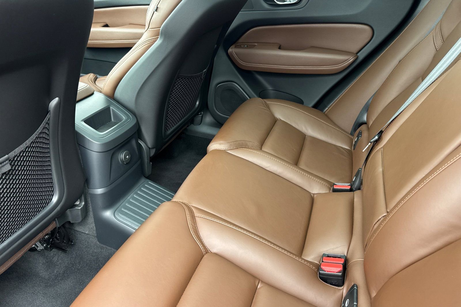 Used 2023 Volvo XC60 T8 Ultimate image 12