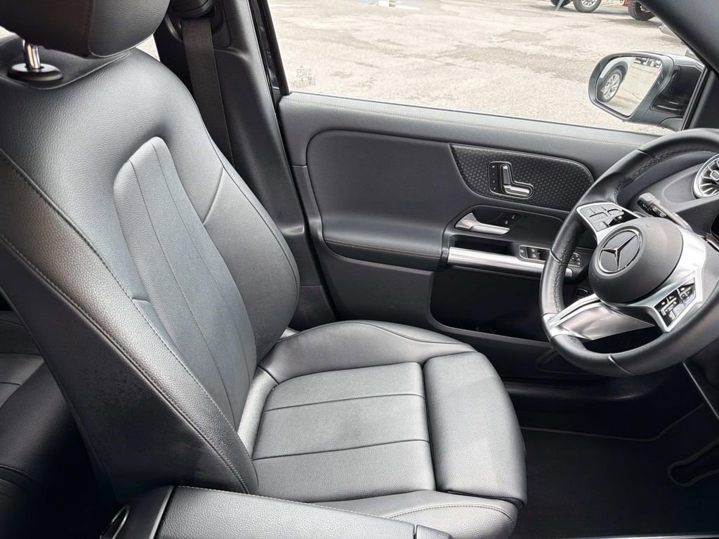 Used 2025 Mercedes-Benz GLA 250 image 11