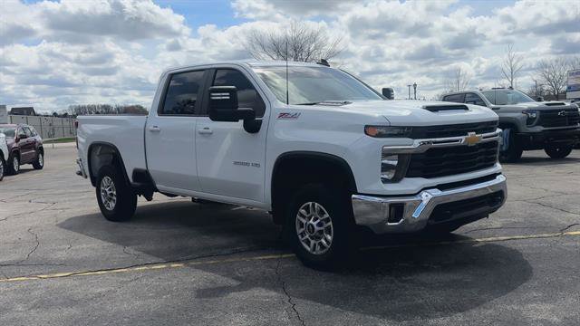 Used 2024 Chevrolet Silverado 2500 LT w/ Convenience Package AWD/4WD image 2