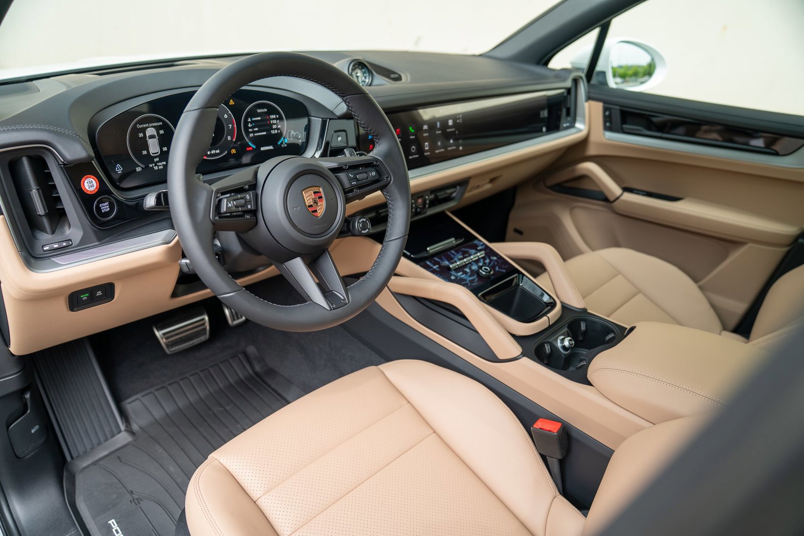 Used 2025 Porsche Cayenne image 4