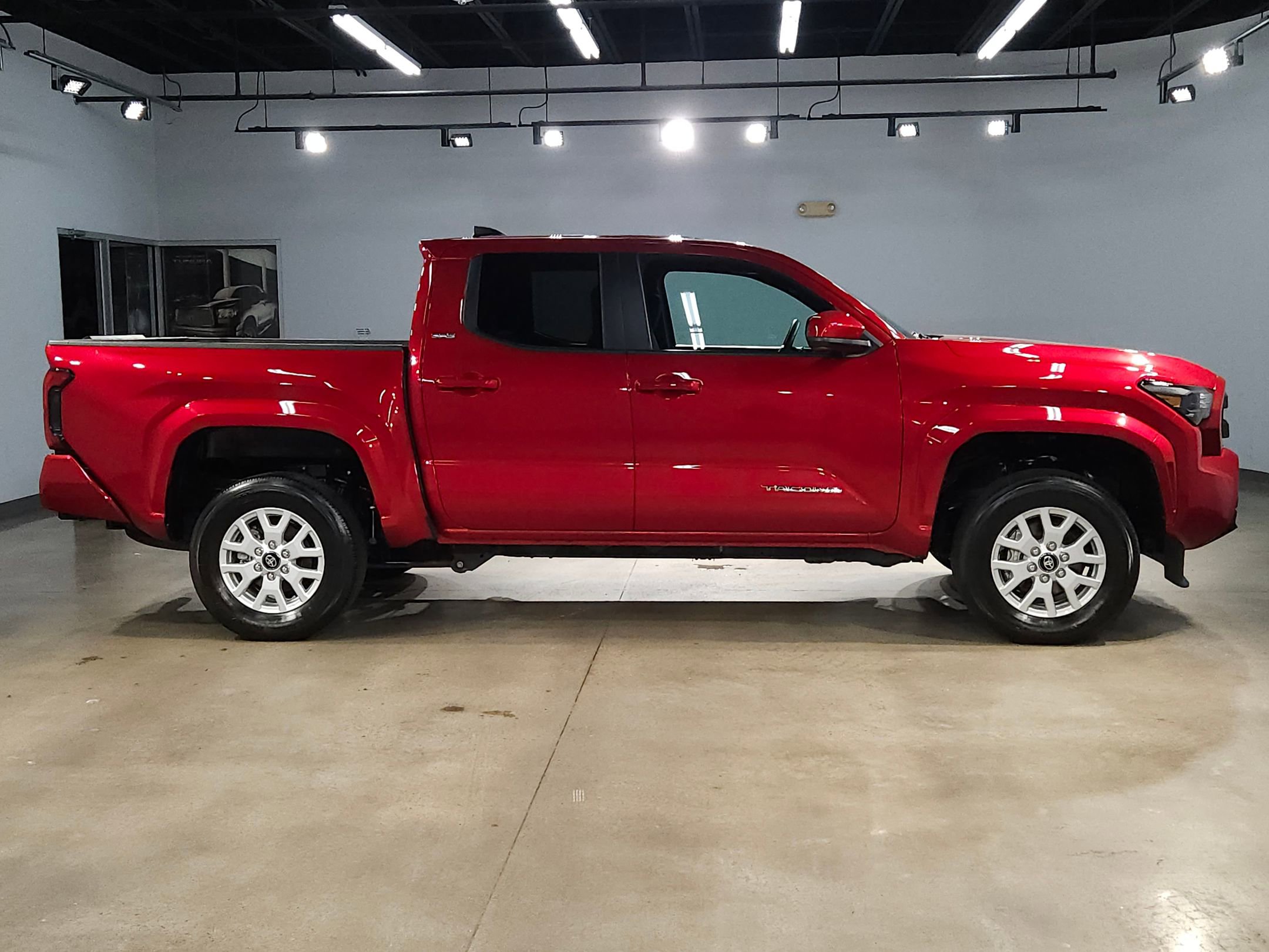 Certified 2025 Toyota Tacoma SR5 image 8