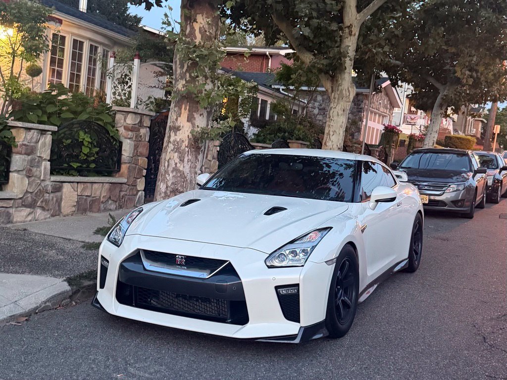 Used 2019 Nissan GT-R Premium w/ Premium Interior Package AWD/4WD image 5