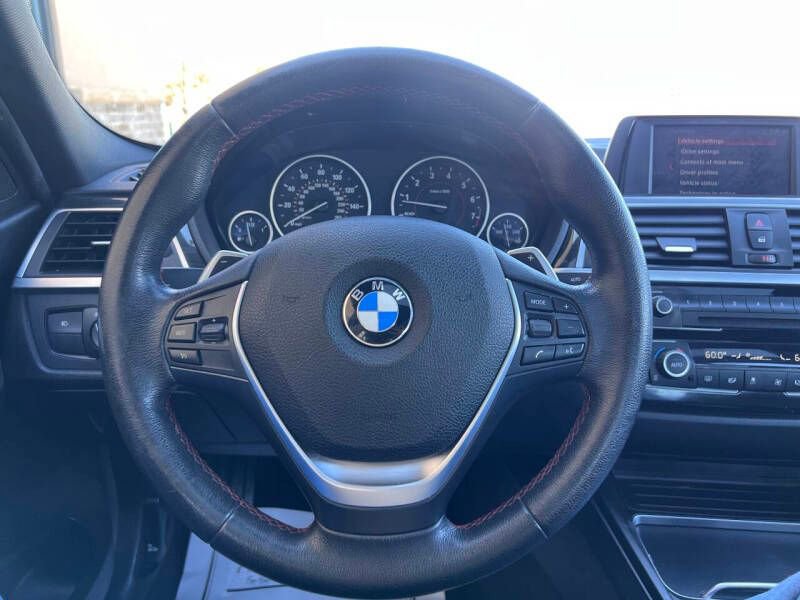 Used 2018 BMW 330i Sedan RWD image 21