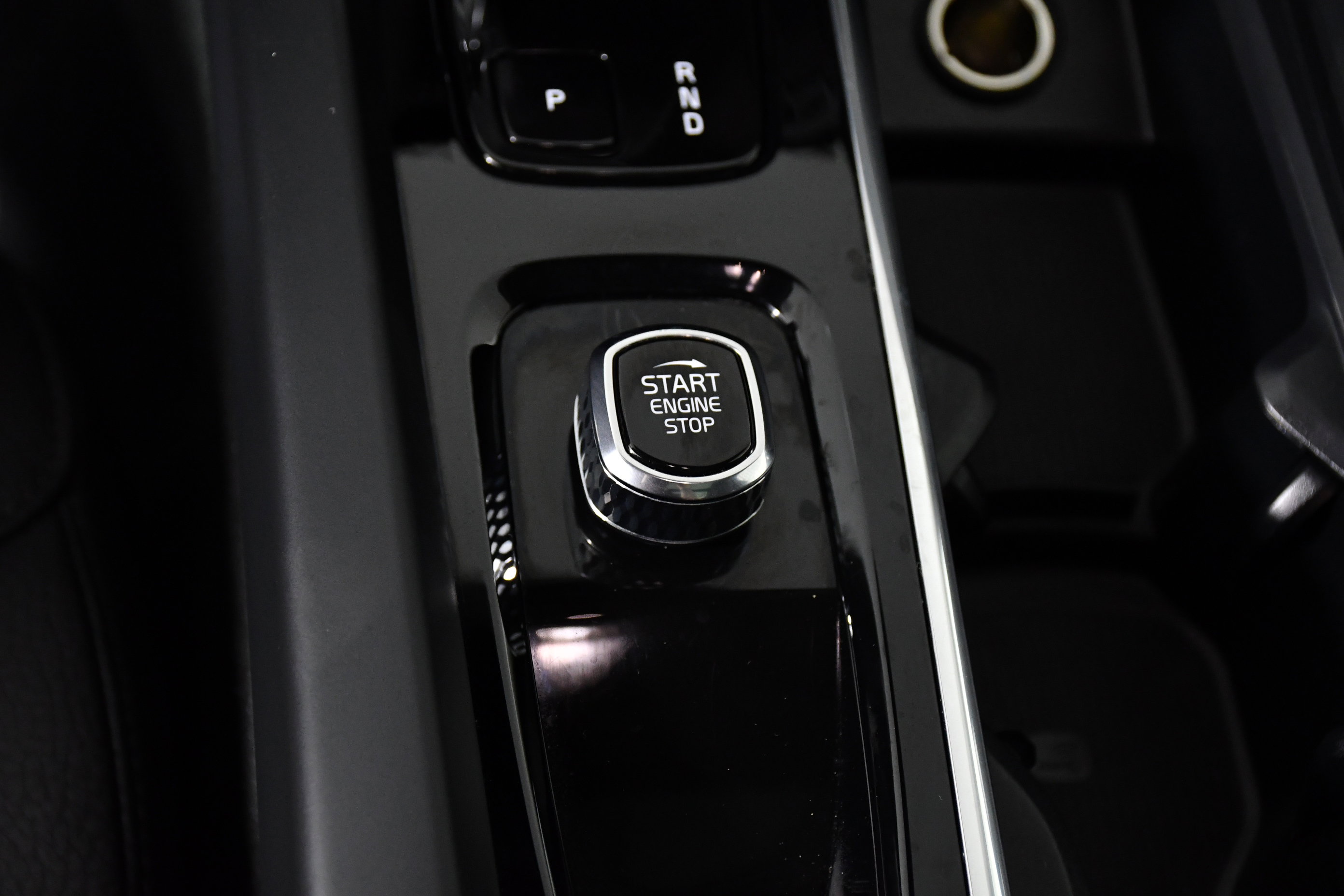 Used 2025 Volvo XC60 B5 Plus image 19