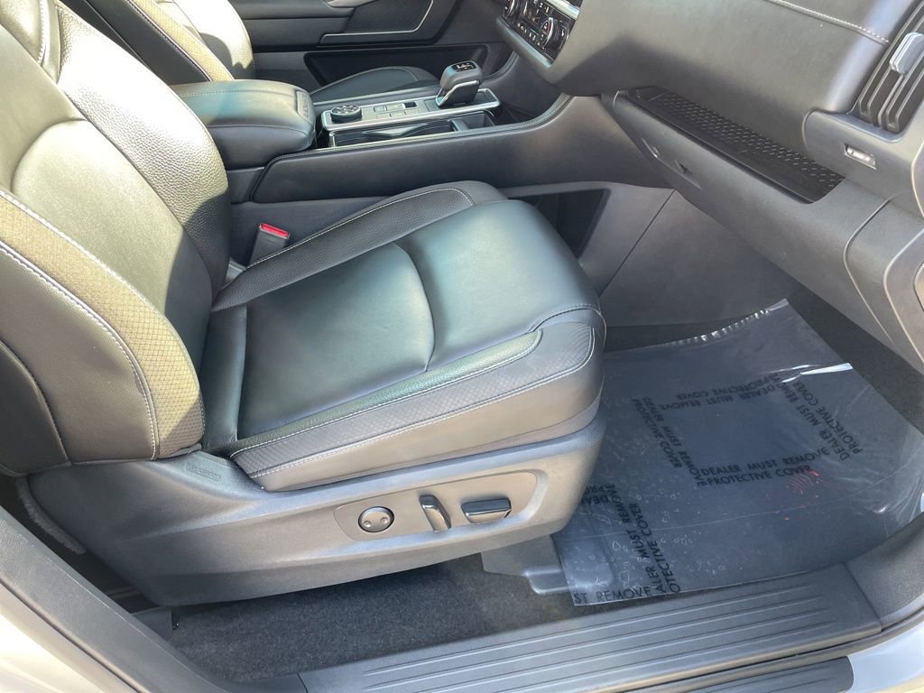 Used 2025 Nissan Pathfinder SL AWD/4WD image 28