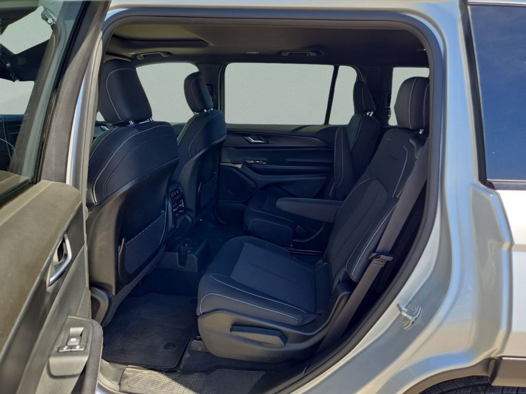 Certified 2024 Jeep Grand Cherokee L Laredo image 16