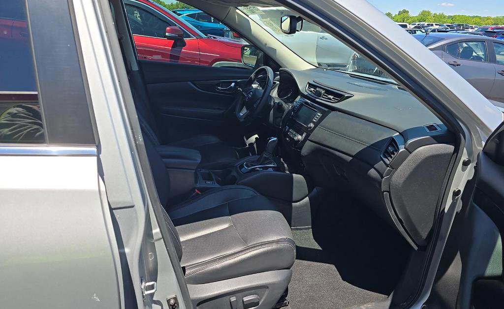 Used 2020 Nissan Rogue SL w/ Premium Package FWD image 17