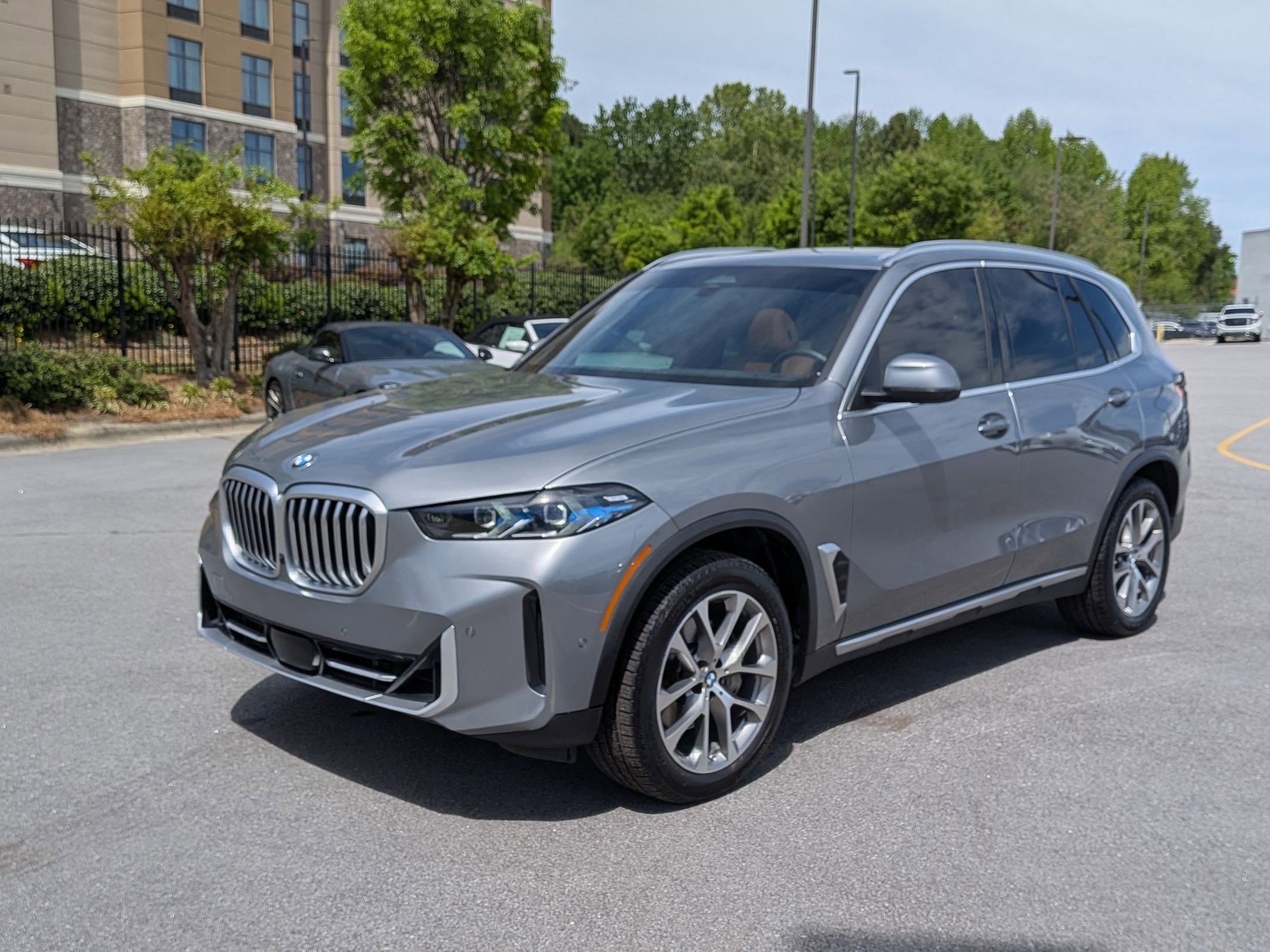 Used 2024 BMW X5 xDrive40i w/ Premium Package AWD/4WD image 7