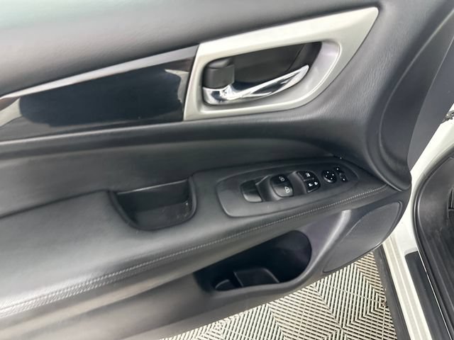 Used 2018 Nissan Pathfinder SV w/ SV Tech Package AWD/4WD image 21