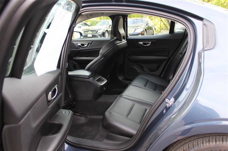 Used 2021 Volvo S60 T5 Momentum FWD image 23