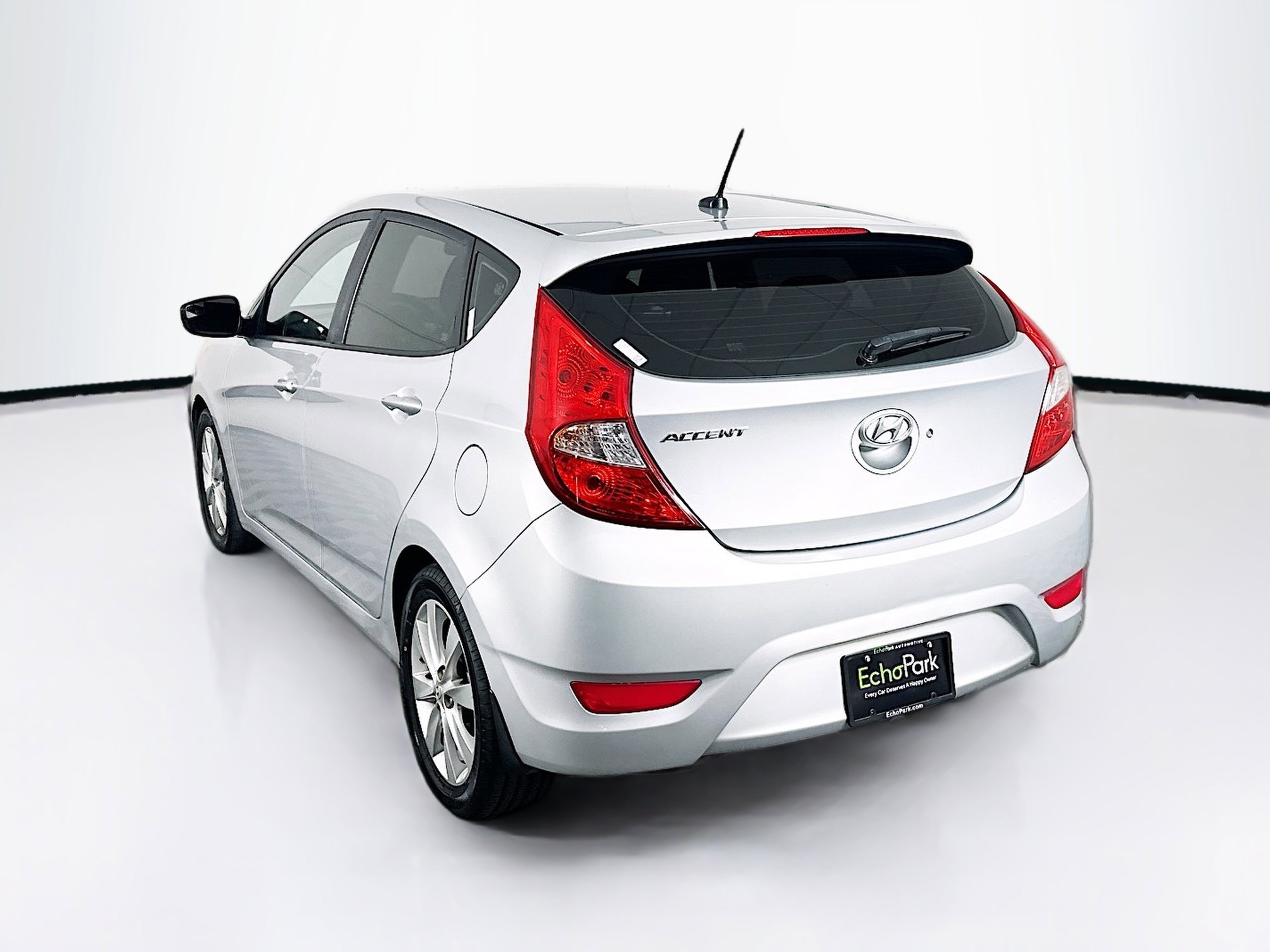 Used 2014 Hyundai Accent SE FWD image 5