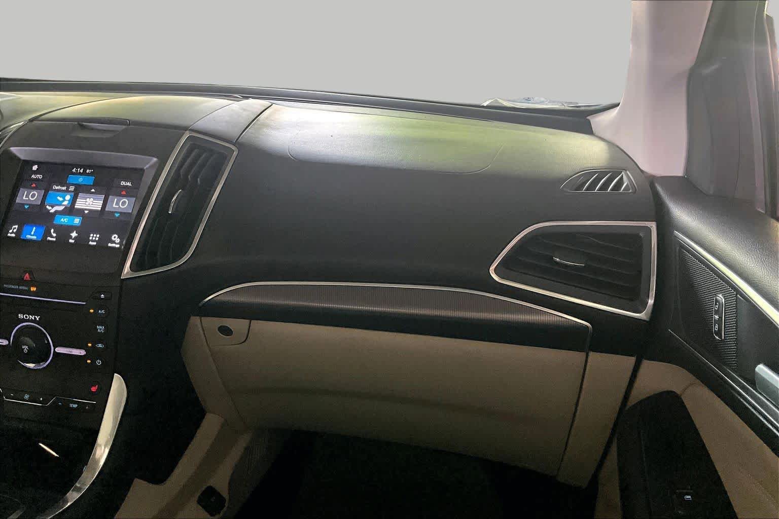 Used 2016 Ford Edge Titanium w/ Technology Package AWD/4WD image 16