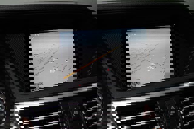 Used 2013 Mercedes-Benz E 400 Sport Sedan w/ Premium 1 Pkg image 18