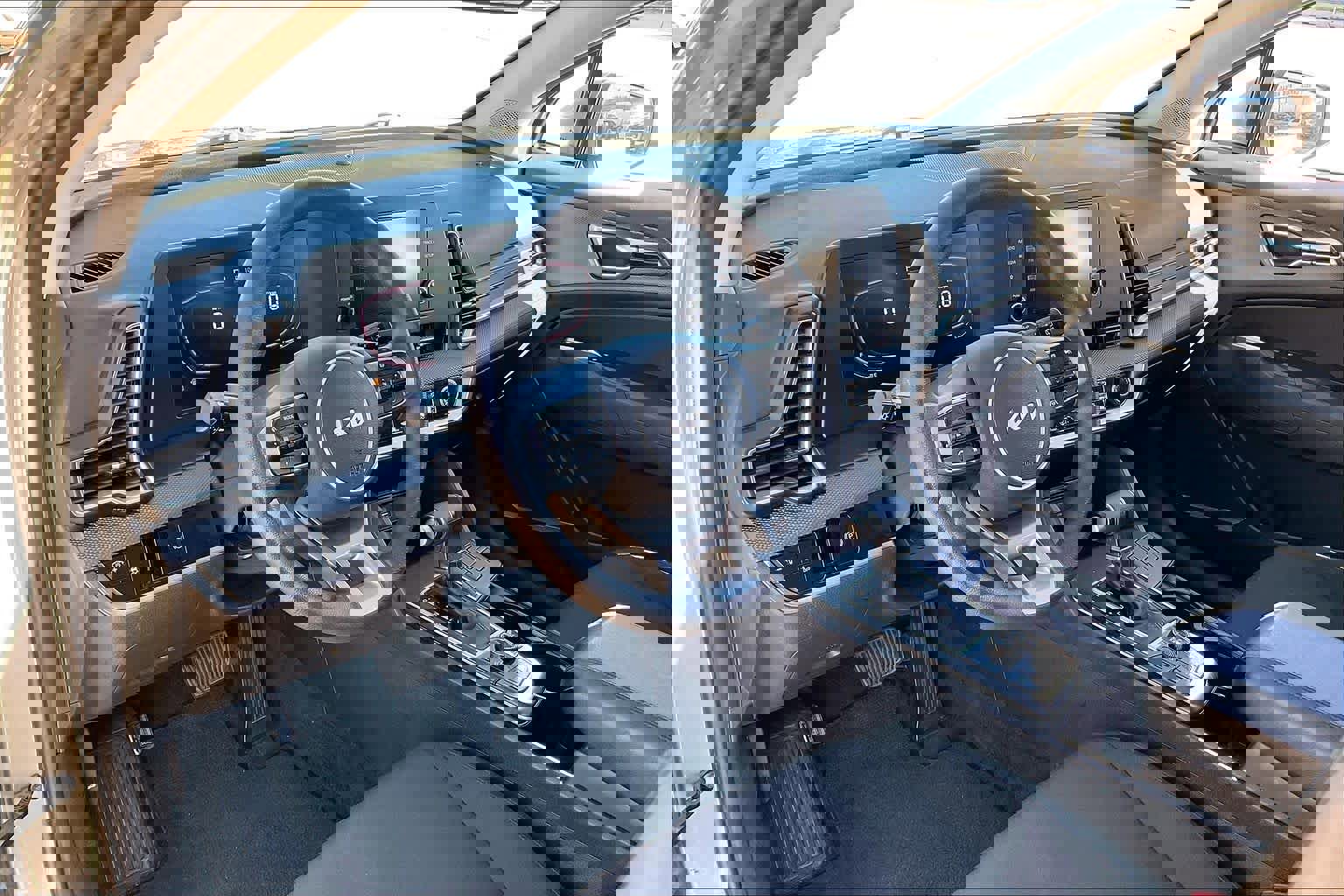 Used 2024 Kia Sportage LX image 17