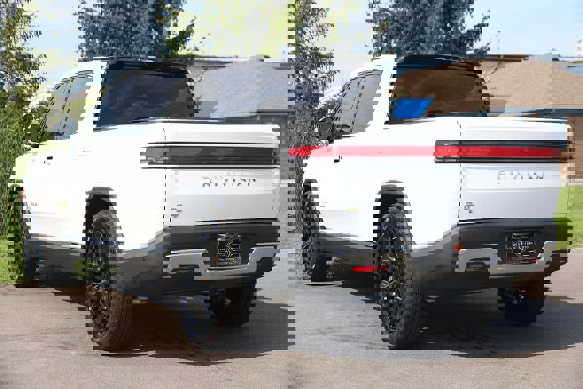 Used 2022 Rivian R1T Adventure image 4