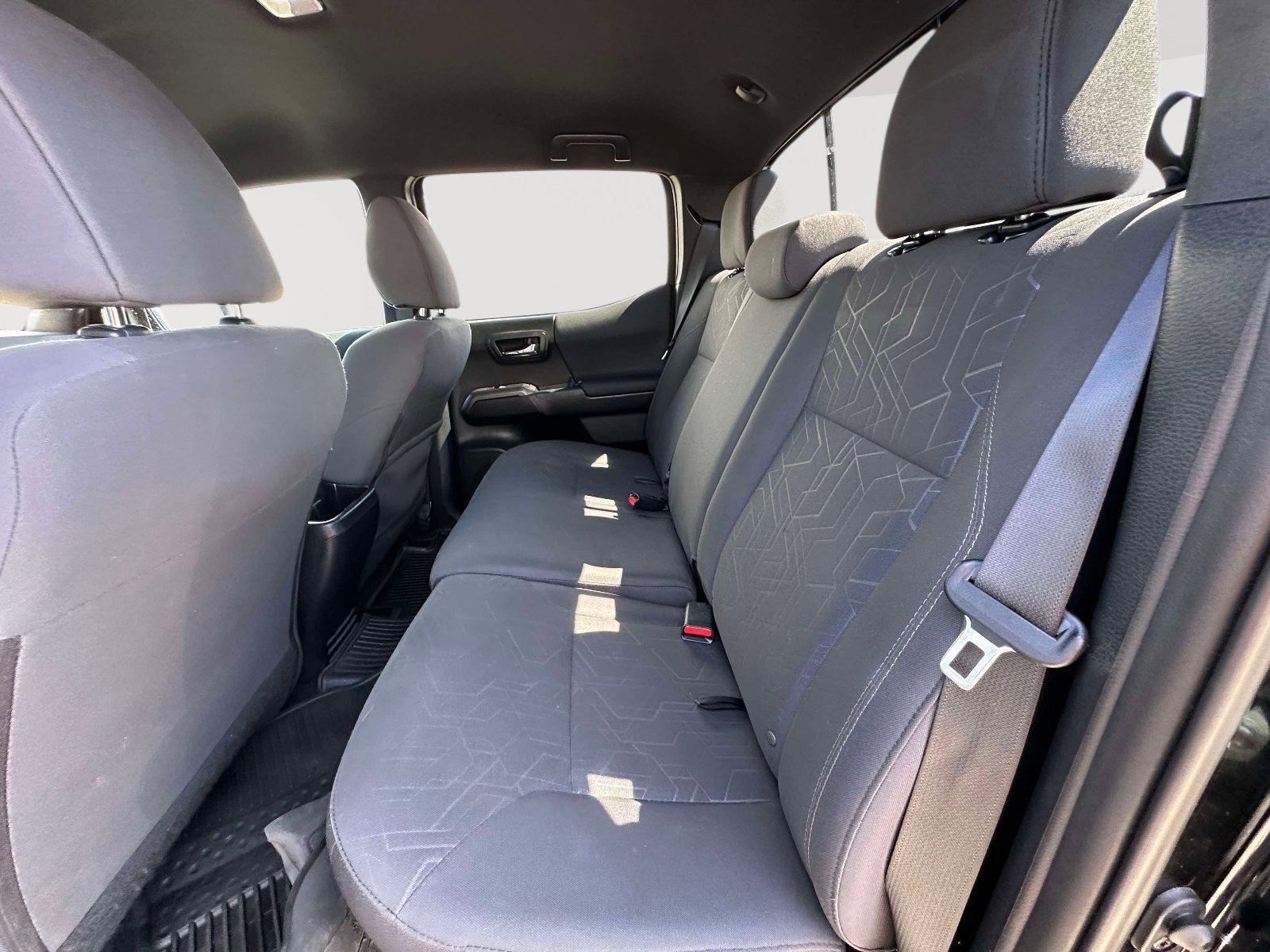 Used 2017 Toyota Tacoma TRD Sport w/ Tow Package (A/T) image 27