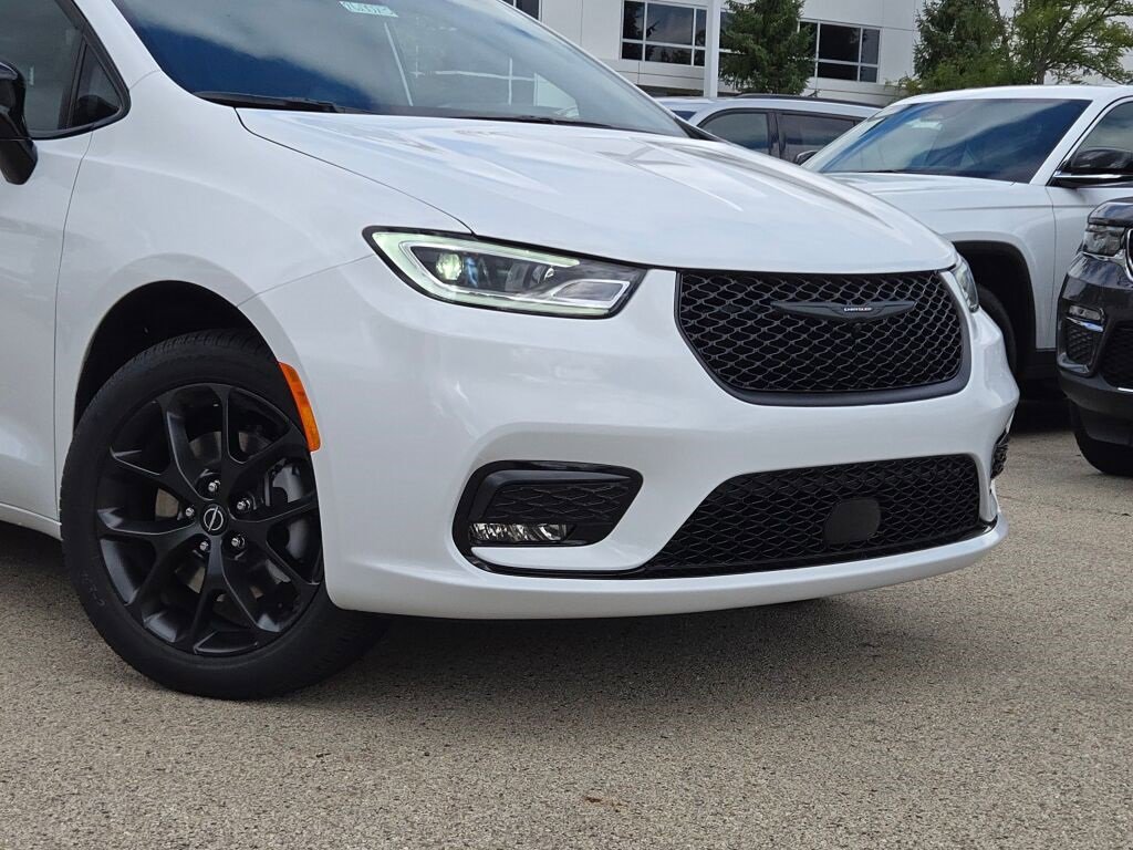 New 2026 Chrysler Pacifica Limited w/ S Appearance Package video 2