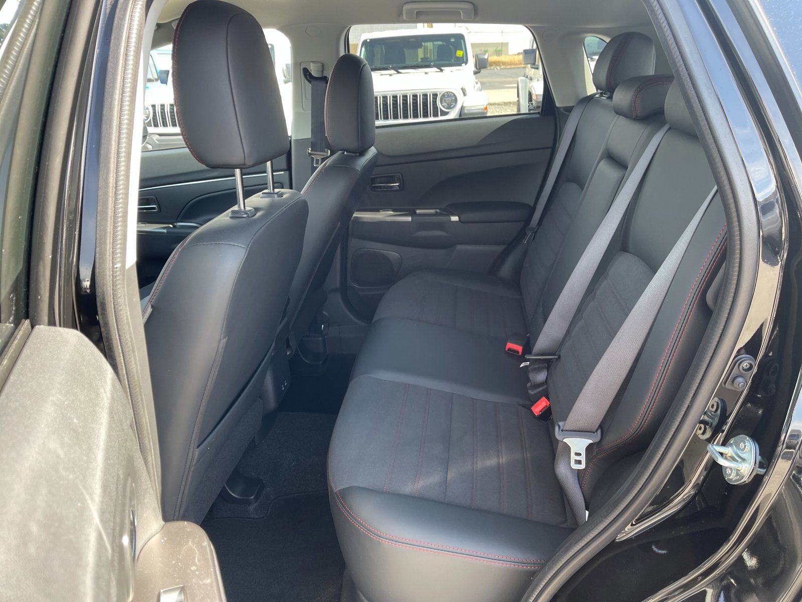 Used 2026 Mitsubishi Outlander Sport ES image 14