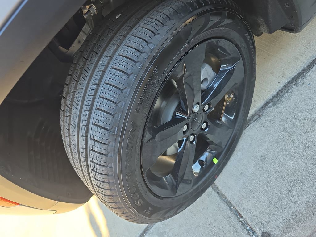 New 2025 Jeep Grand Cherokee Limited w/ Black Appearance Package image 34