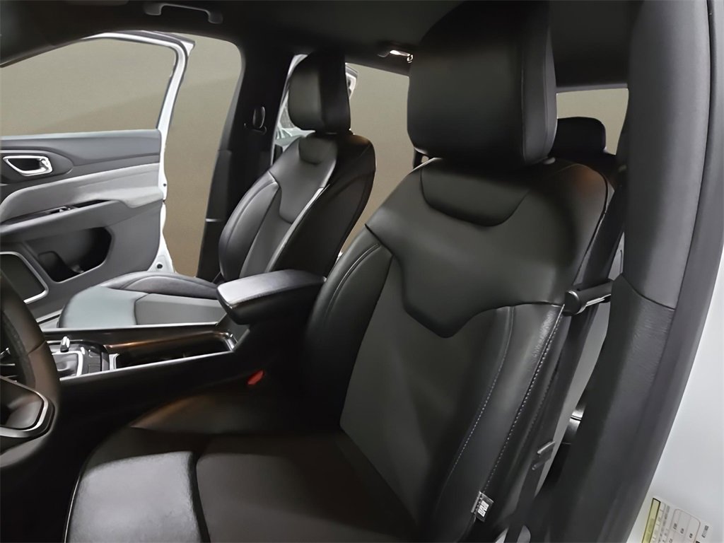 Used 2024 Jeep Compass Latitude image 13