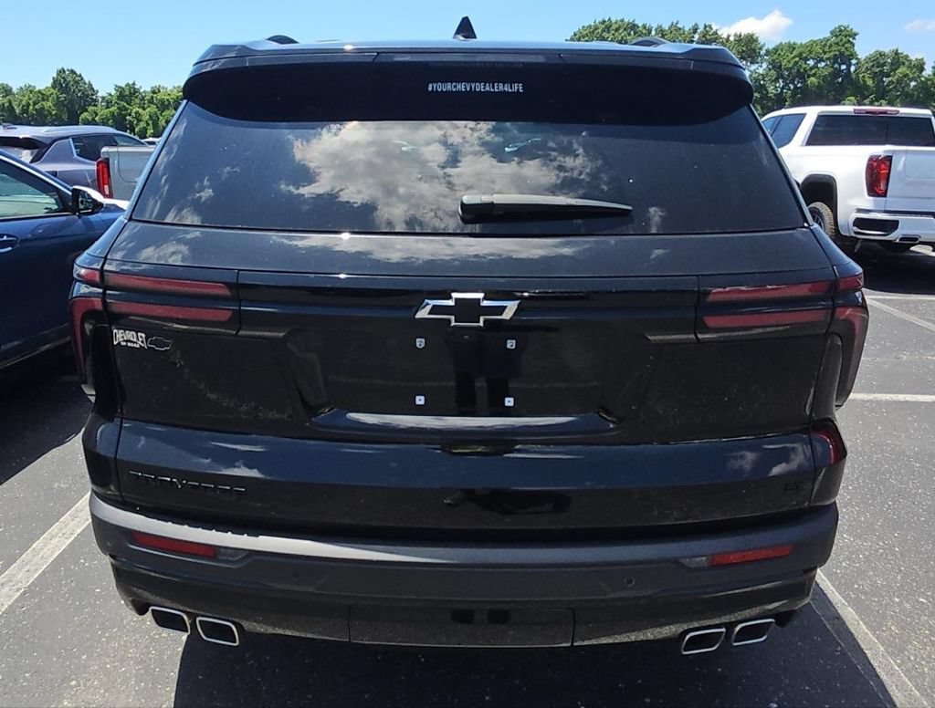 Used 2024 Chevrolet Traverse LT w/ Midnight/Sport Edition FWD image 7