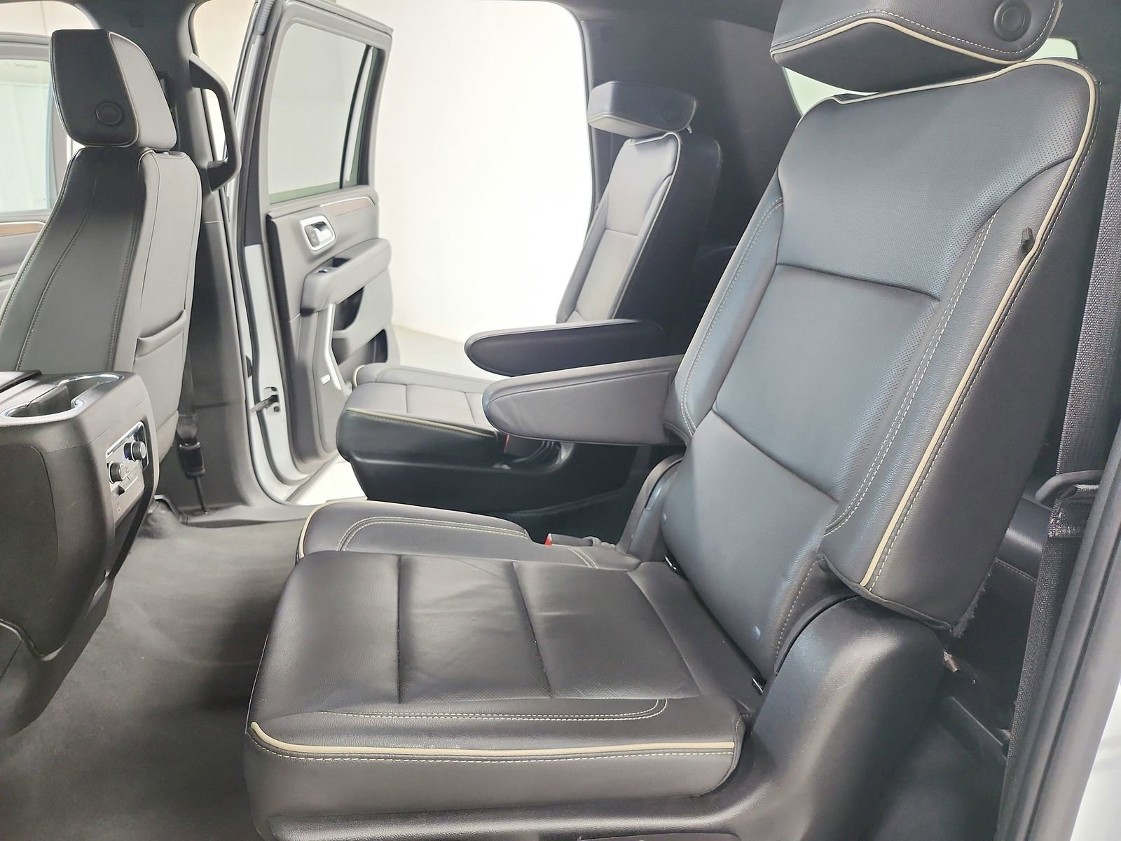 Used 2023 Chevrolet Suburban Premier image 36