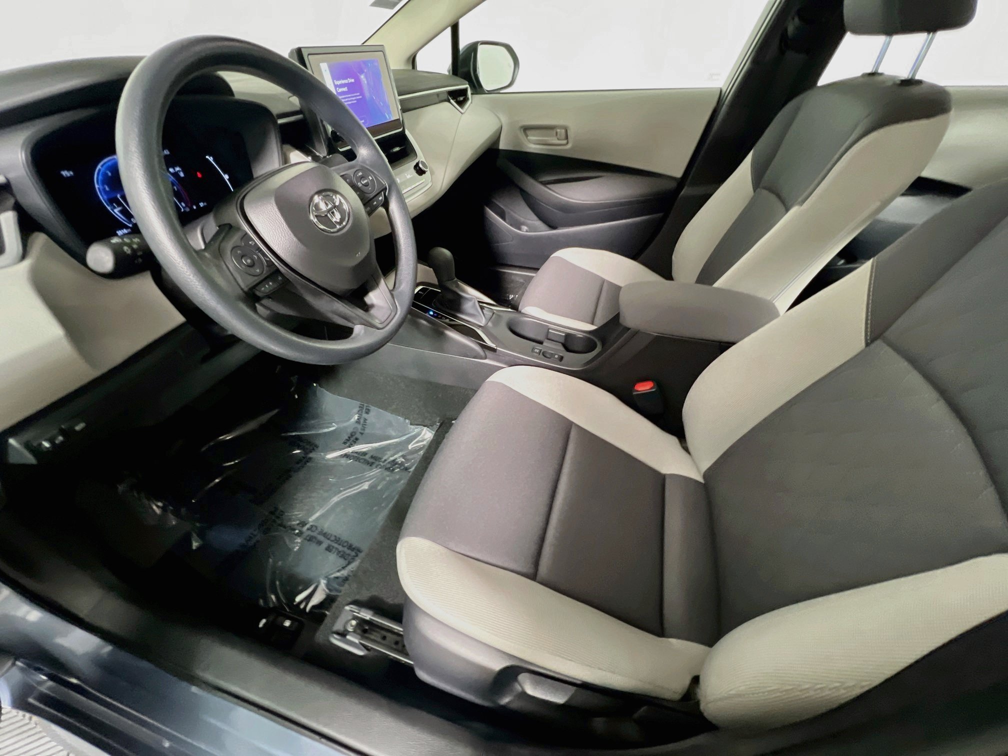 Used 2026 Toyota Corolla LE FWD image 15