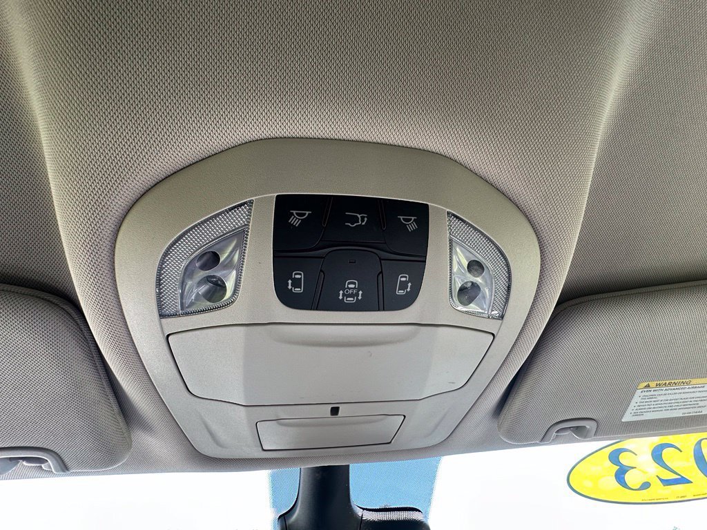 Used 2023 Chrysler Pacifica Touring-L FWD image 23
