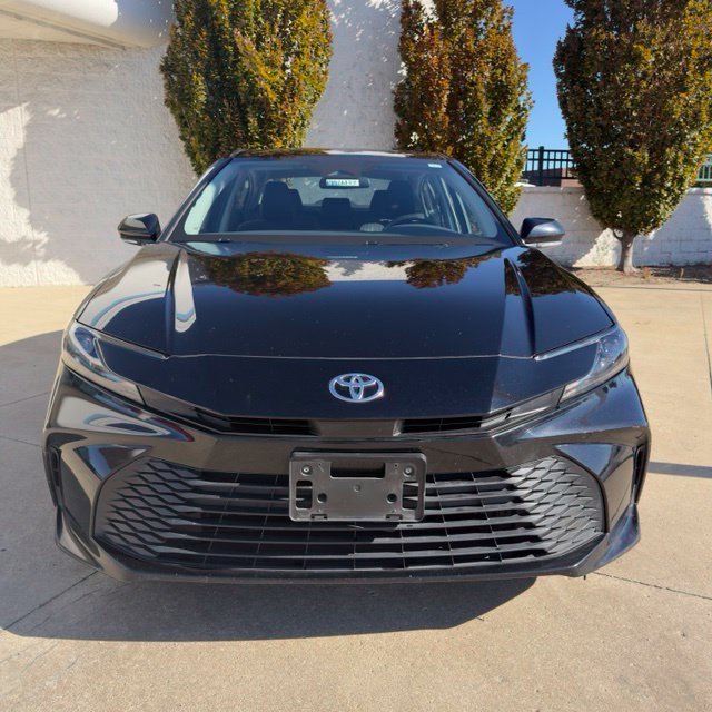 Used 2025 Toyota Camry LE FWD image 9