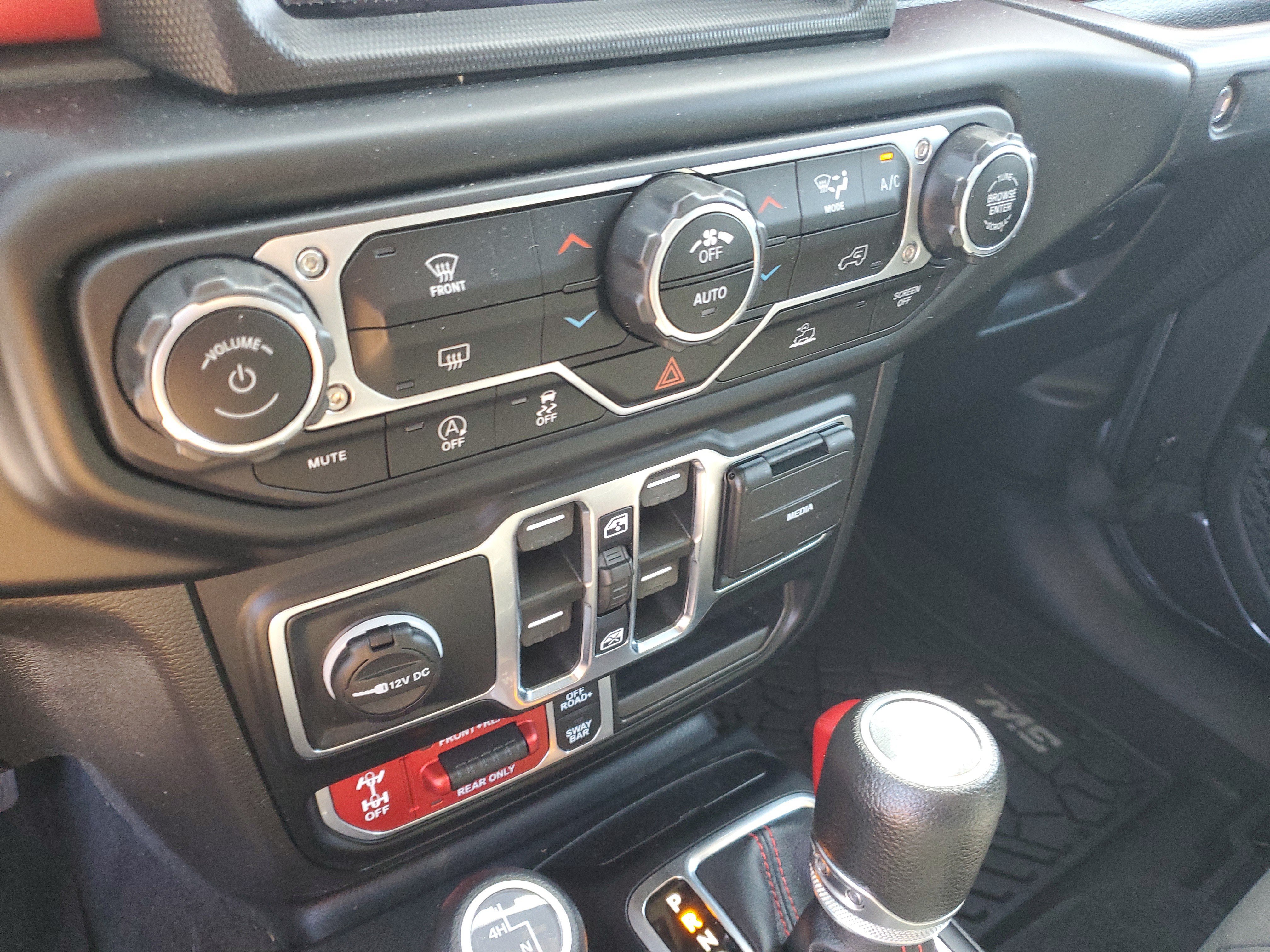 Used 2023 Jeep Wrangler Unlimited Rubicon w/ LED Lighting Group AWD/4WD image 21
