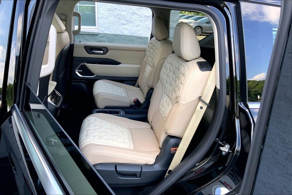 New 2025 Nissan Armada Platinum Reserve image 10