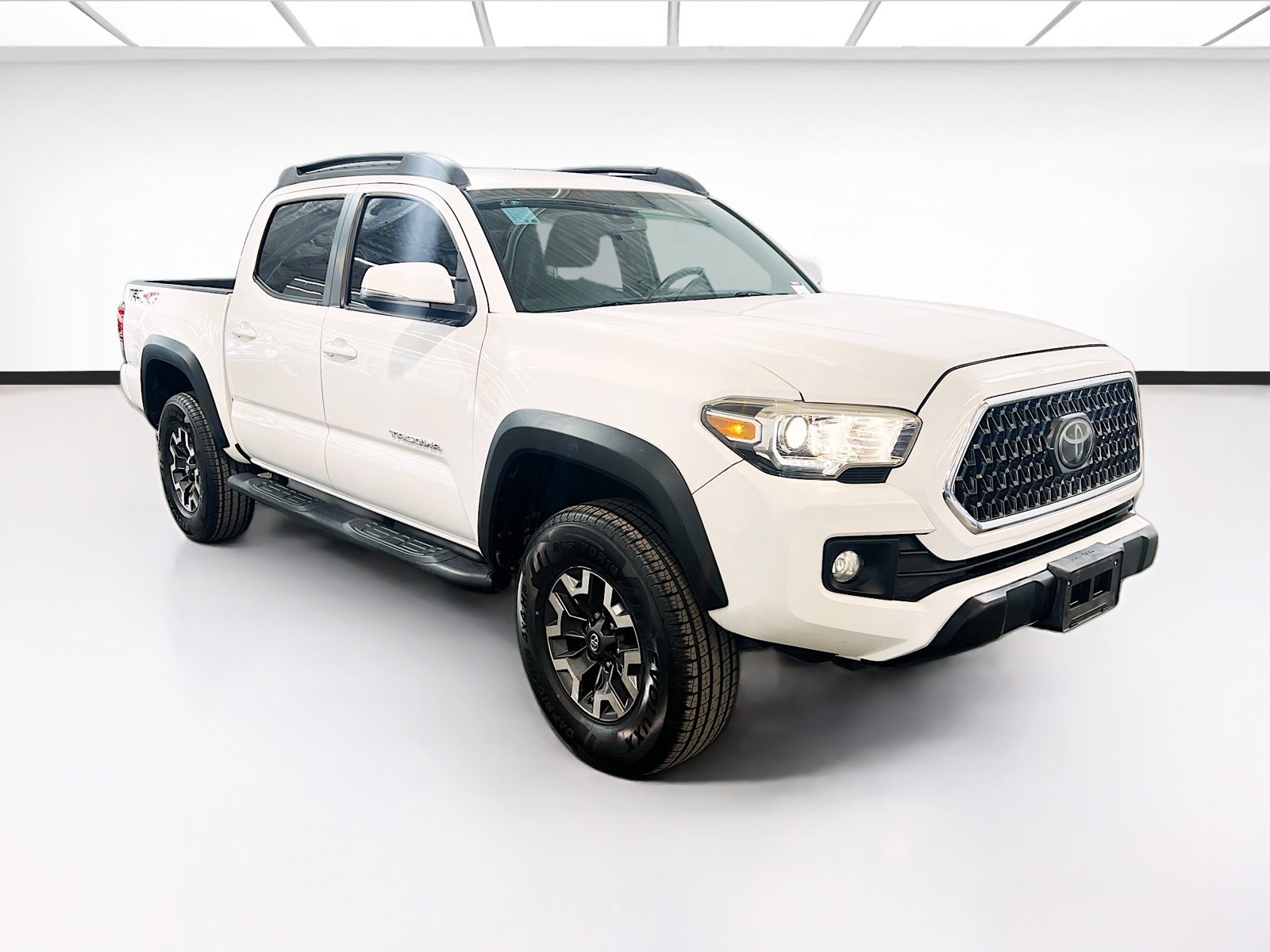 Used 2018 Toyota Tacoma TRD Off-Road w/ Technology Package AWD/4WD image 3