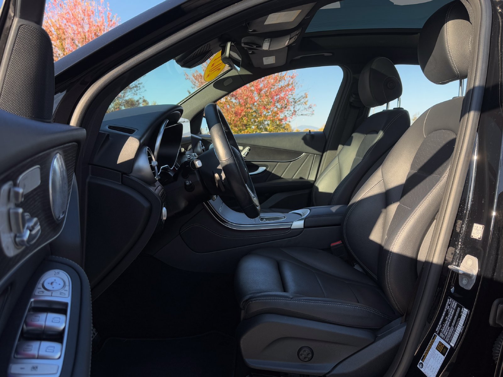 Used 2021 Mercedes-Benz GLC 300 4MATIC image 11